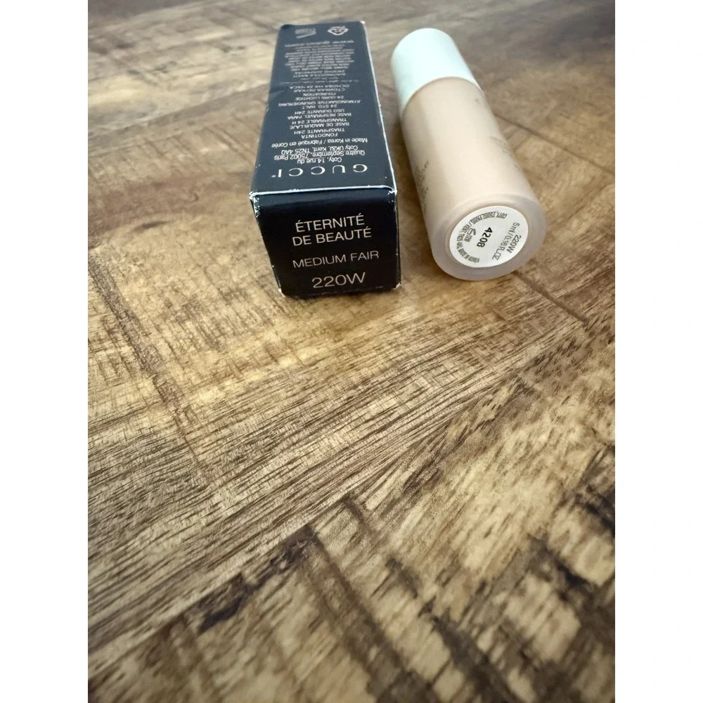 GUCCI Eternite De Beaute 24H Wear Liquid Foundation SPF 15 220W 5 ml. NIB